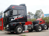 Schwarzer Farbsattelzug-LKW mit Reifen 295/80R22.5 und Höchstgeschwindigkeit 115km/h