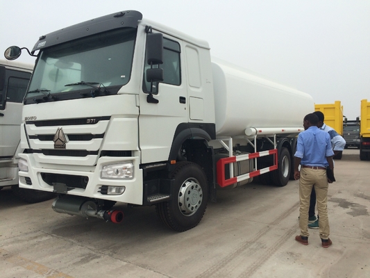 SINOTRUK HOWO 28000L RHD Tankwagen 8x4 6x4 Antrieb 12 Reifen