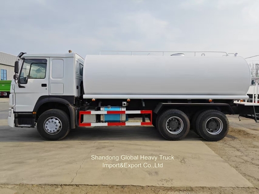 Dieselmotor Sinotruck HOWO 6X4 336PS HOWO 10 Reifen 20000 Liter Sprinkler Wasserbehälter