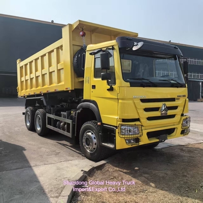 Gebrauchtes Sinotruk 6X4 10-Rad-Dump Truck Stahlmaterial nach Afrika exportiert