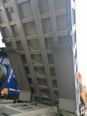 China Sinotruk HOWO Gebraucht 371/375PS 8x4 Rechtslenker Mini-Muldenkipper