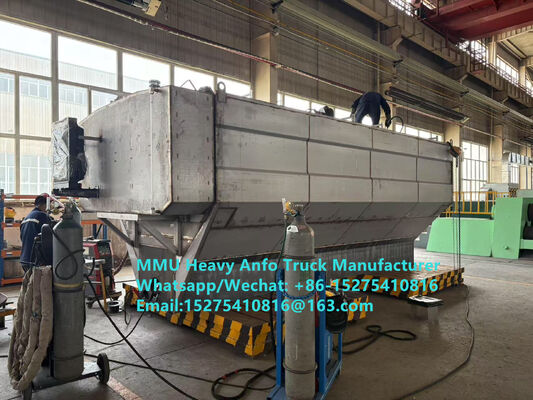 Tread Bulk Truck, der multifunktionale schwere Ammoniumöl-Sprengstoffe mischt und auflädt. LKW 15/20/25 Tonnen schwerer ANFO-Emulsions-LKW. Russland/Kasachstan/Usbekistan/Indonesien/Guinea. Bergbau-Sprengdienst