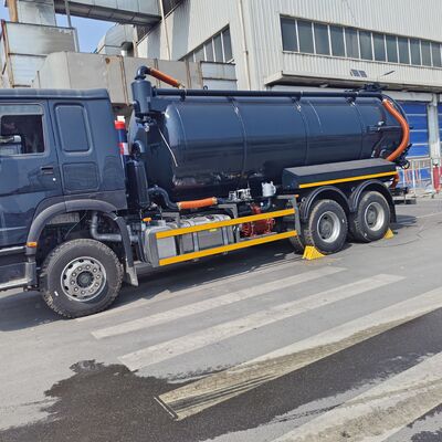 HOWO 15CBM Vakuum-Abwassersauger mit 6*4 Antriebsrad und Dieselkraftstoff zur Reinigung von Septiktanks und zum Transport von Schlamm
