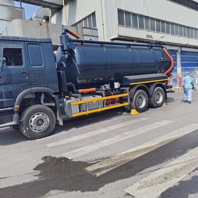 HOWO 15CBM Vakuum-Abwassersauger mit 6*4 Antriebsrad und hydraulischer Toppentladung zur Reinigung von Septiktanks