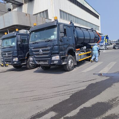 HOWO 15CBM Vakuum-Abwassersauger mit 6*4 Antriebsrad und Dieselkraftstoff zur Reinigung von Septiktanks und zum Transport von Schlamm