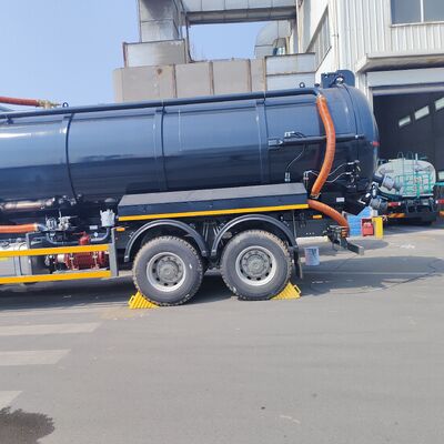HOWO 15CBM Vakuum-Abwassersauger mit 371 PS und 6×4 Antriebsrad zur Reinigung von Industrieabfällen