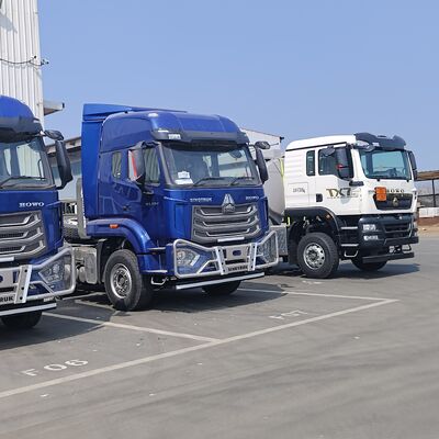 HOWO NX Traktorfahrzeug mit 6×4 Antriebsrädern, schwerer Dieselmotor und Hochdach-Schlafsack für Bergbau und Fernfracht