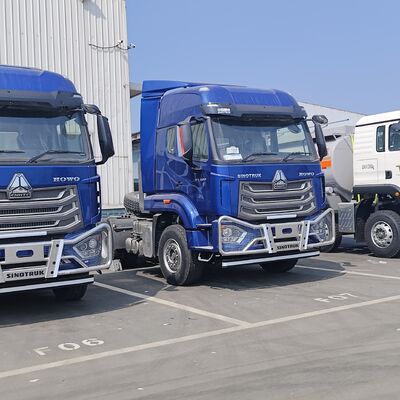 HOWO NX 6×4 Traktorfahrzeug mit 380 PS Motor und schwerer Blattfederfederfeder für den Transport schwerer Güter