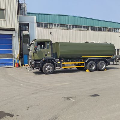 HOWO TX 6×4 Wasserbehälter mit 20 Tonnen Nutzlast nach Euro 2 Emissionsstandard und > 16 m Spritzfläche zur Staubbekämpfung und kommunaler Reinigung