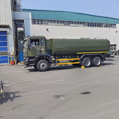 HOWO TX 6×4 Wasserbehälter mit 20 Tonnen Nutzlast nach Euro 2 Emissionsstandard und > 16 m Spritzfläche zur Staubbekämpfung und kommunaler Reinigung