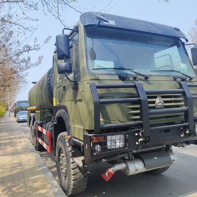 HOWO 6x6-Kraftstofftankwagen mit 6x6-Allradantrieb, 15.000 l – 25.000 l Fassungsvermögen und SINOTRUK-Dieselmotor für den Kraftstofftransport im Gelände