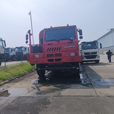 Shantui 6×4 Wassertankwagen mit 20.000 l – 35.000 l Fassungsvermögen und hochfestem Kohlenstoffstahltank für den Bergbau
