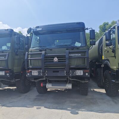 HOWO 8×8 45.000L-Kraftstofftankwagen mit 371-PS-Motor und 8×8-Allradantrieb für den schweren Kraftstofftransport
