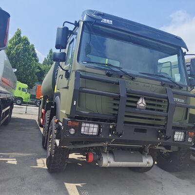 HOWO 8×8 45.000L-Kraftstofftankwagen mit 371-PS-Motor und 8×8-Allradantrieb für den schweren Kraftstofftransport