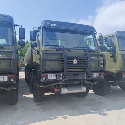 HOWO 8×8 45.000L-Kraftstofftankwagen mit 371-PS-Motor und 8×8-Allradantrieb für den schweren Kraftstofftransport