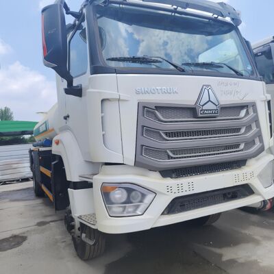 HOWO NX 6×4 CNG-Tankwagen mit 400 PS-Motor und einer Kapazität von 30.000 L für den Transport von Diesel und Benzin