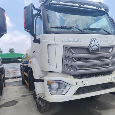HOWO NX 6×4 CNG-Tankwagen mit 400 PS-Motor und einer Kapazität von 30.000 L für den Transport von Diesel und Benzin