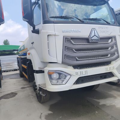 HOWO NX 6×4 CNG-Tankwagen mit 400 PS-Motor und einer Kapazität von 30.000 L für den Transport von Diesel und Benzin