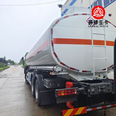 HOWO NX 8x4 30000L Kraftstoffbehälter für den Markt in Mosambik