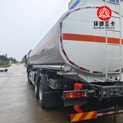 HOWO NX 8x4 30000L Kraftstoffbehälter für den Markt in Mosambik