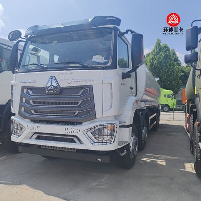 HOWO NX 8x4 30000L Kraftstofftankschwerkraftwagen Diesel Bowser-Lkw für den Transport von Kraftstoff in Kenia