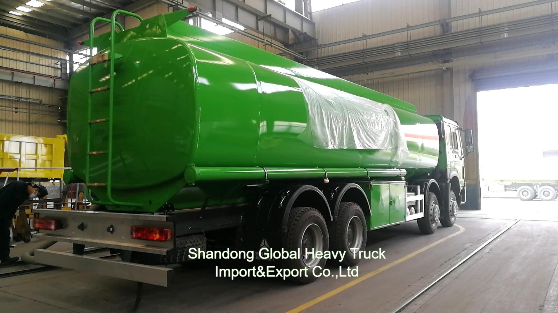 Sinotruk HOWO 8*4 Kraftstoffbehälter 12 Räder Ölbehälter 30000L Spender