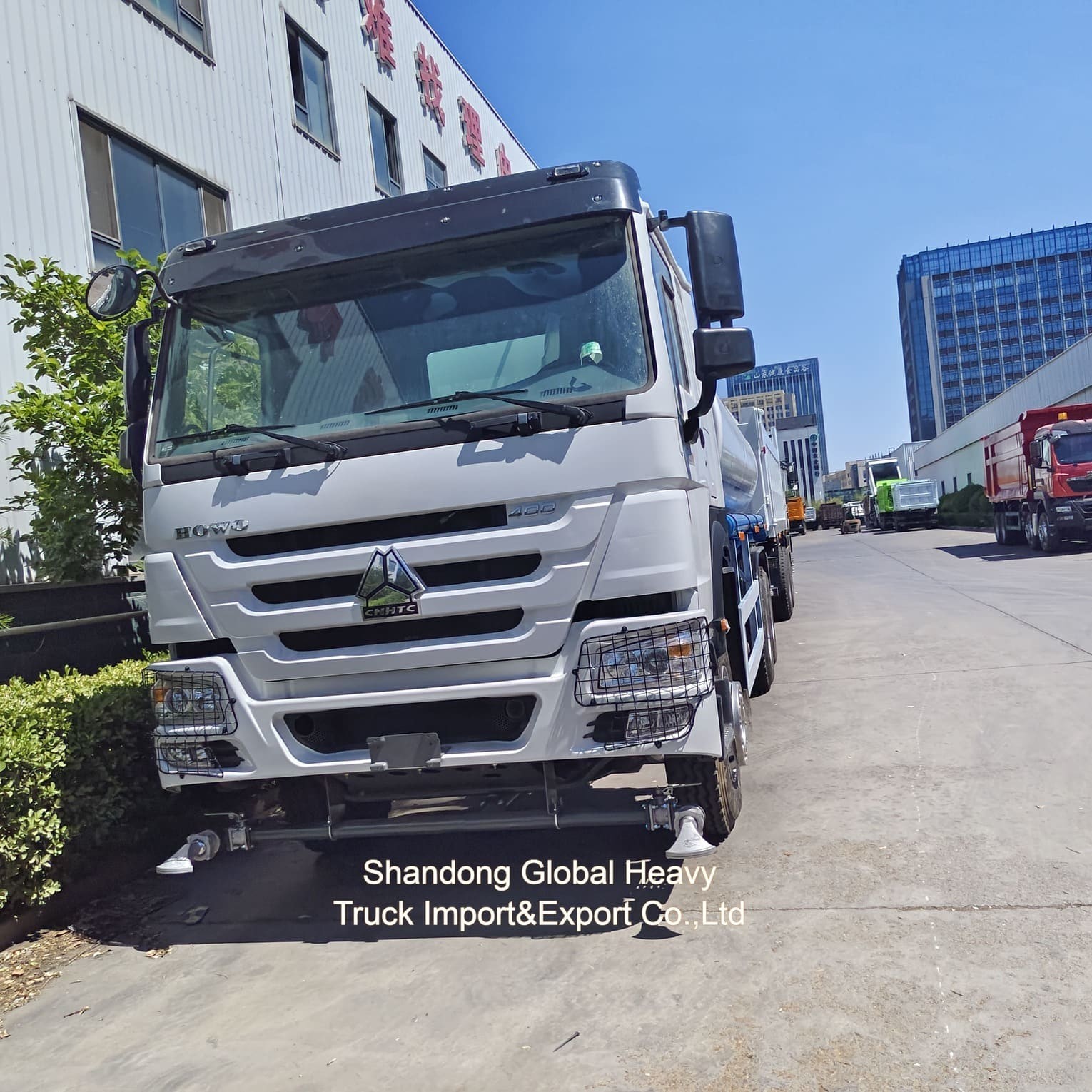 8000L Wasser Tankwagen mit Kohlenstoffstahl Tank und selbstansaugender Pumpe für die Stadtsanierung