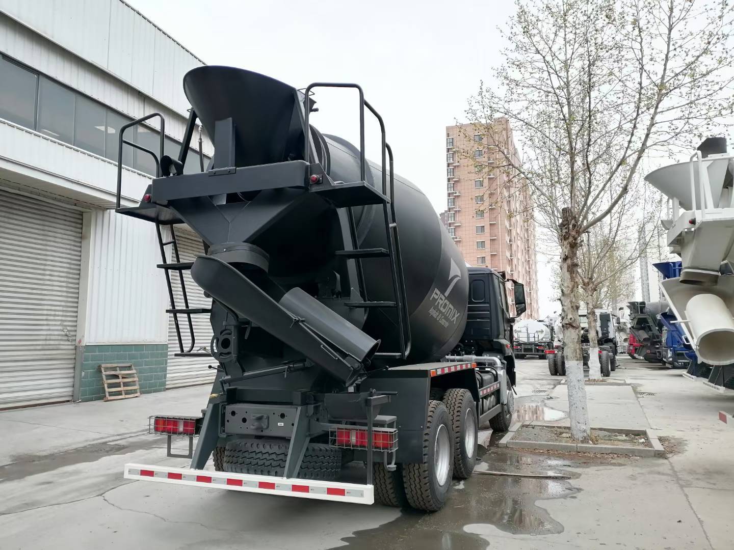 Sinotruk HOWO 6X4 schwerer Betonmischer mit 30 Tonnen Nutzlast und 300-400 PS