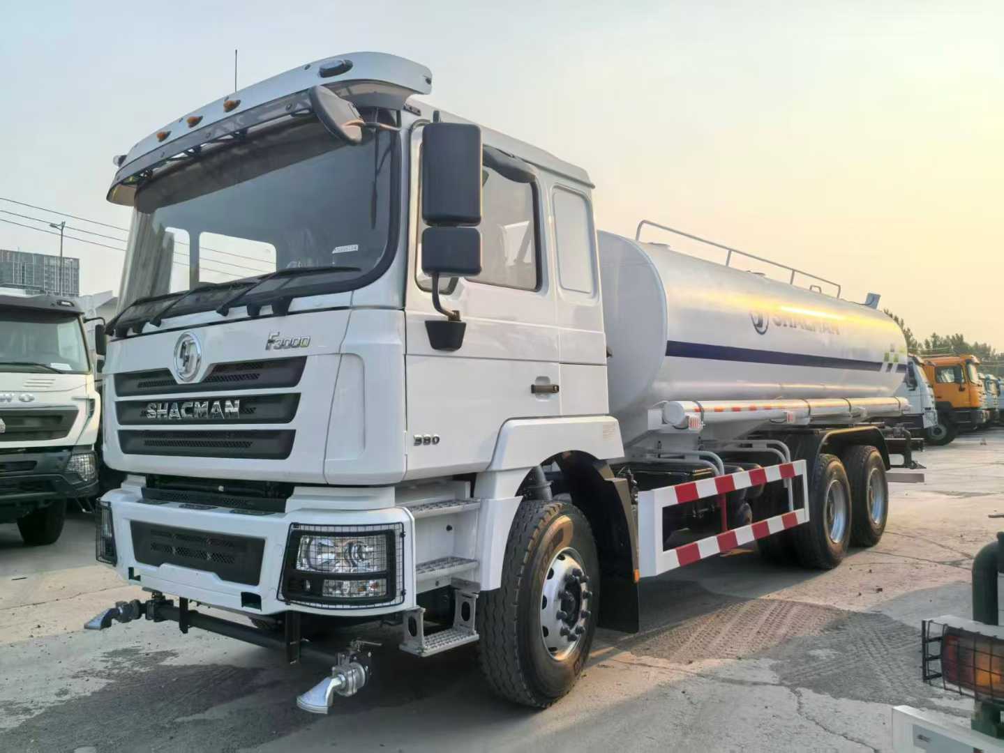 Fabrikpreis Shacman 6×4 20000L Edelstahl Wasserbehälter mit 20 Tonnen Ladekapazität