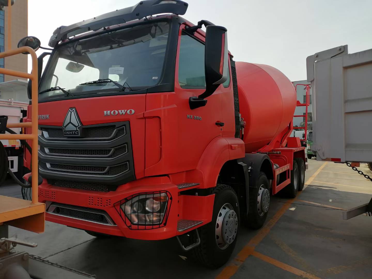 Sinotruk HOWO Betonmischer mit 6-18 m3 Kapazität, Dieselmotor und verschleißfestem Trommel