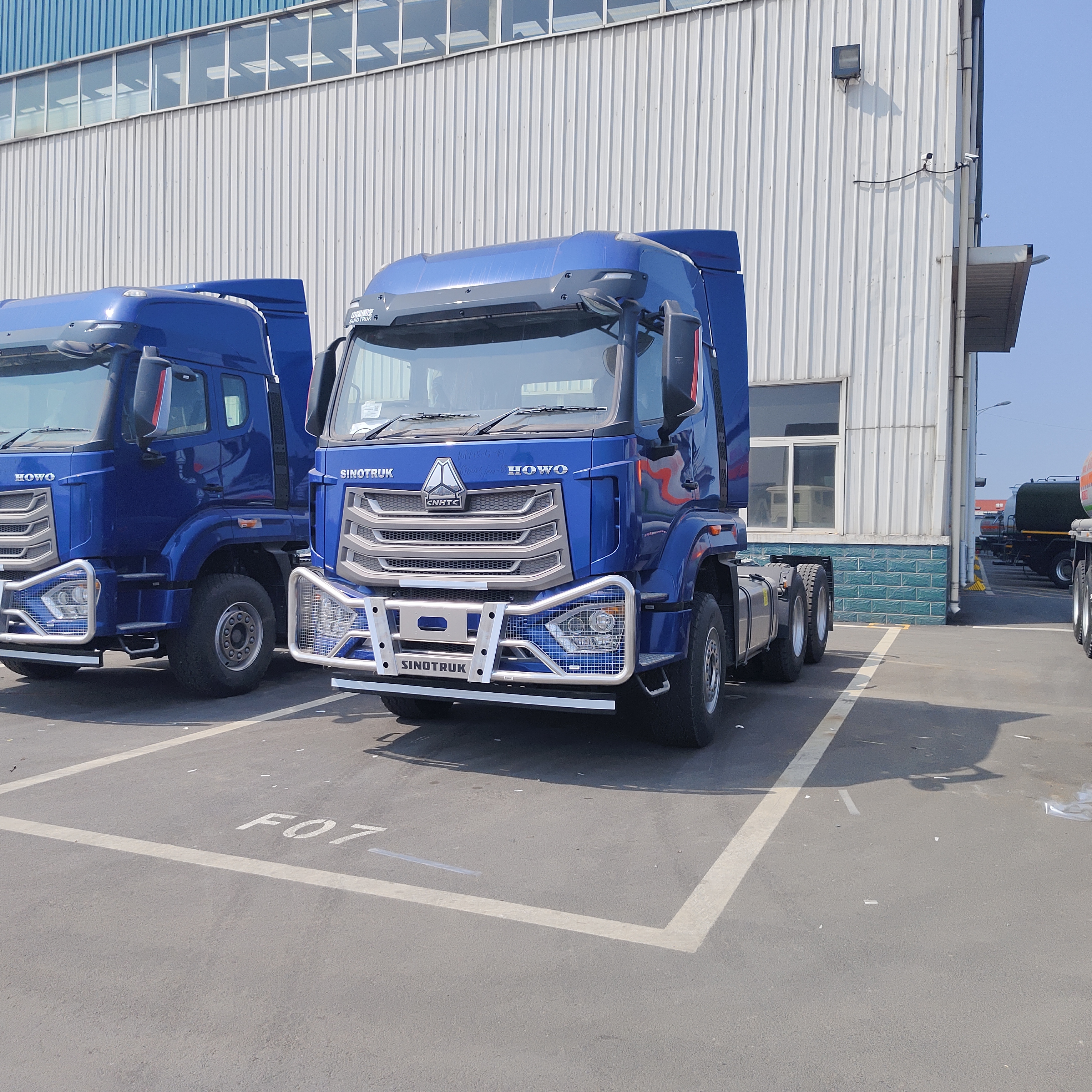 HOWO NX 6×4 Traktor-Lkw mit 380-460 PS Motor für den Transport von schweren Gütern und für die Fernlogistik