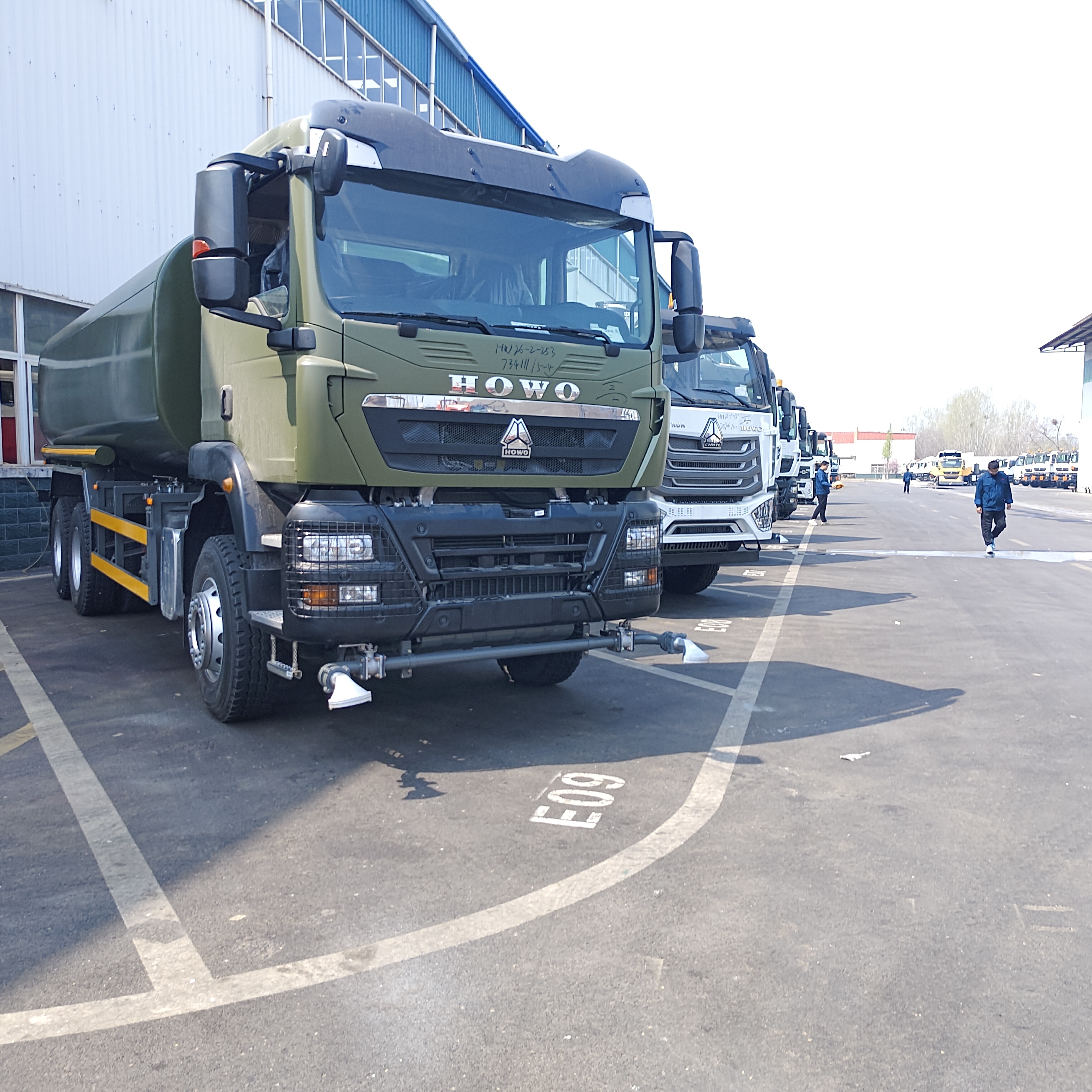 HOWO TX 6×4 Wasserbehälter mit 20 Tonnen Nutzlast und Euro 2-Emissionsstandard für die Straßenstaubbekämpfung und für kommunalen Gebrauch