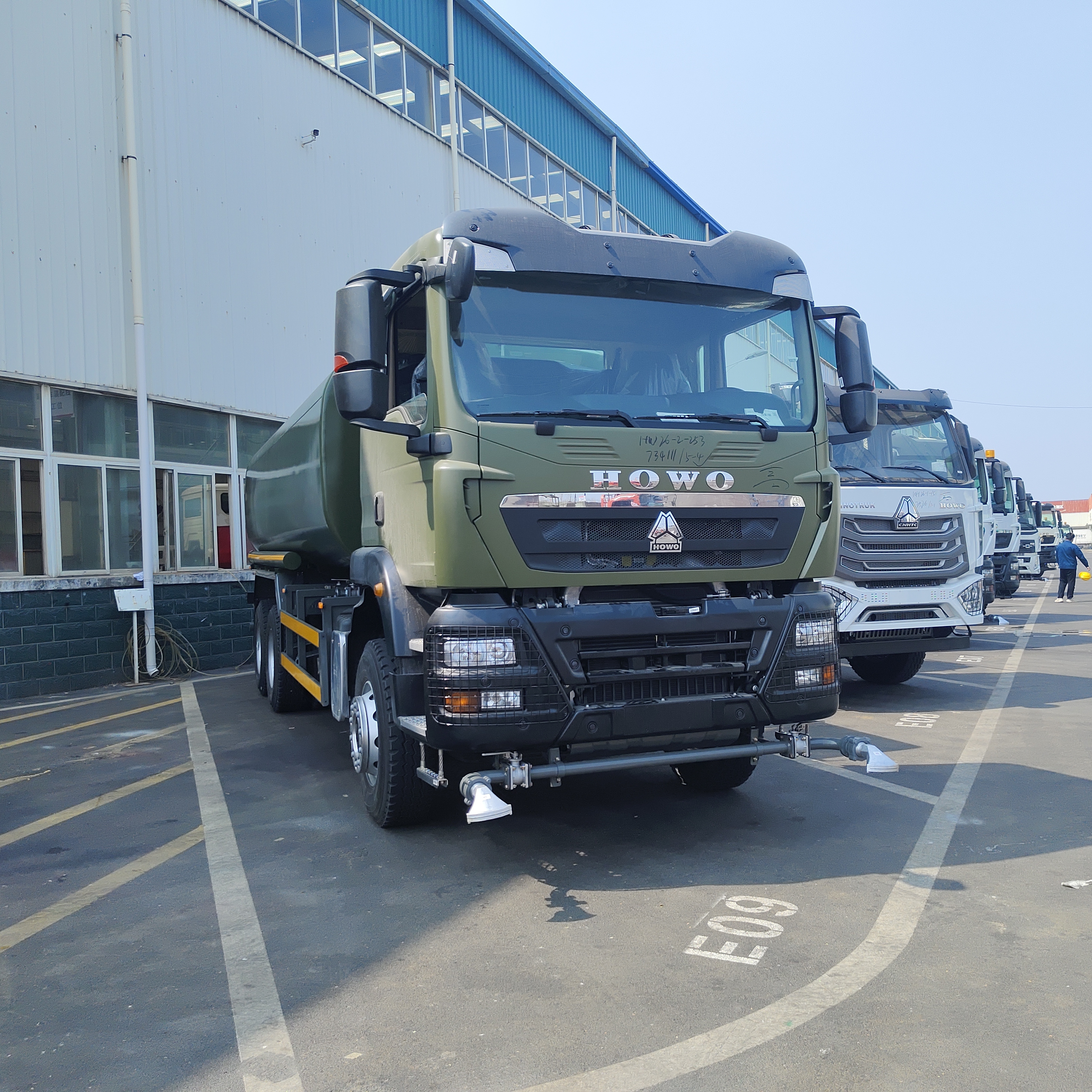 HOWO TX 6×4 Wassertankwagen mit 20T Nutzlast Euro 2 Abgasnorm und 6×4 Antriebsrad für die Straßenreinigung