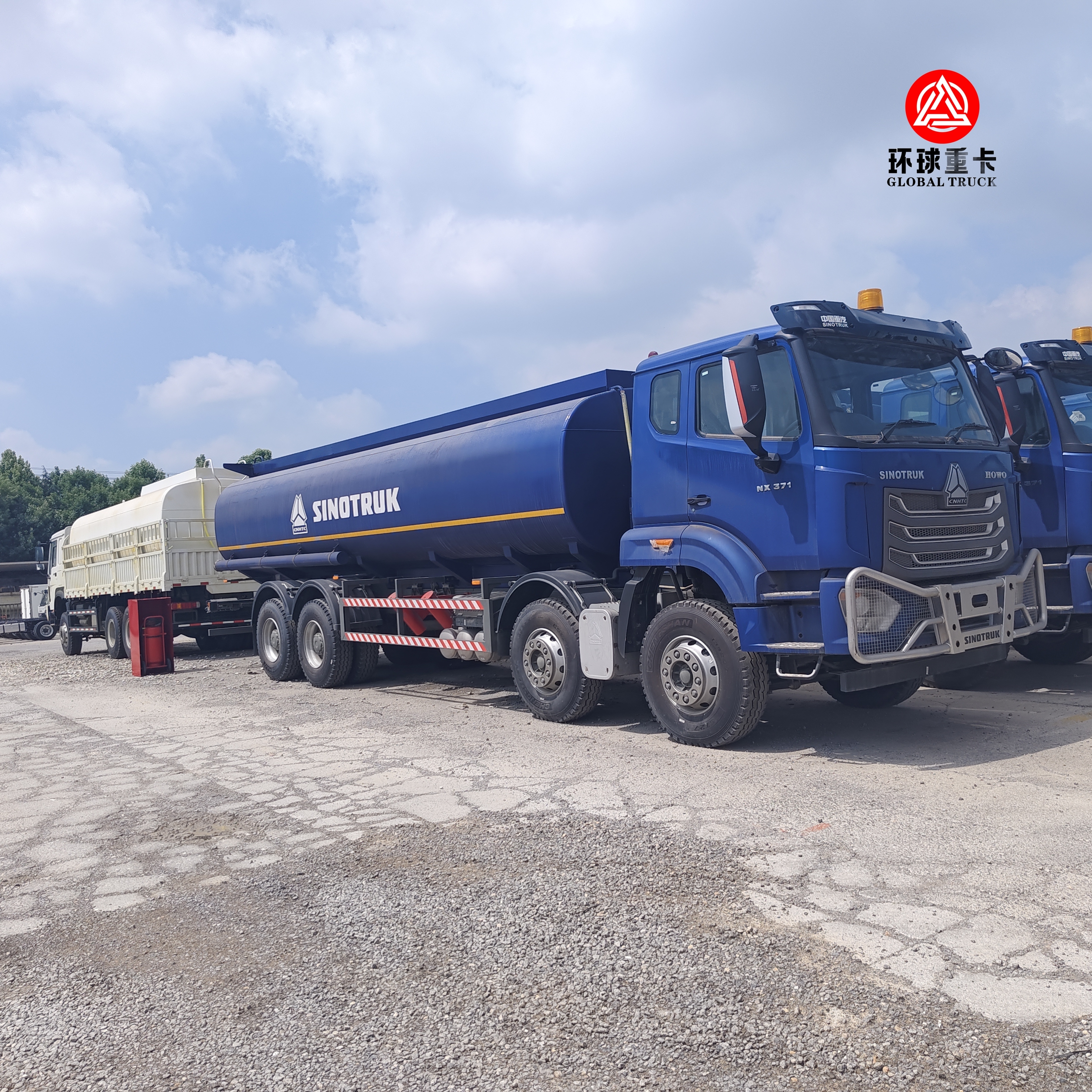 HOWO NX 8x4 30000L Tankwagen Schwerlast-Dieselöltanker für den afrikanischen Markt