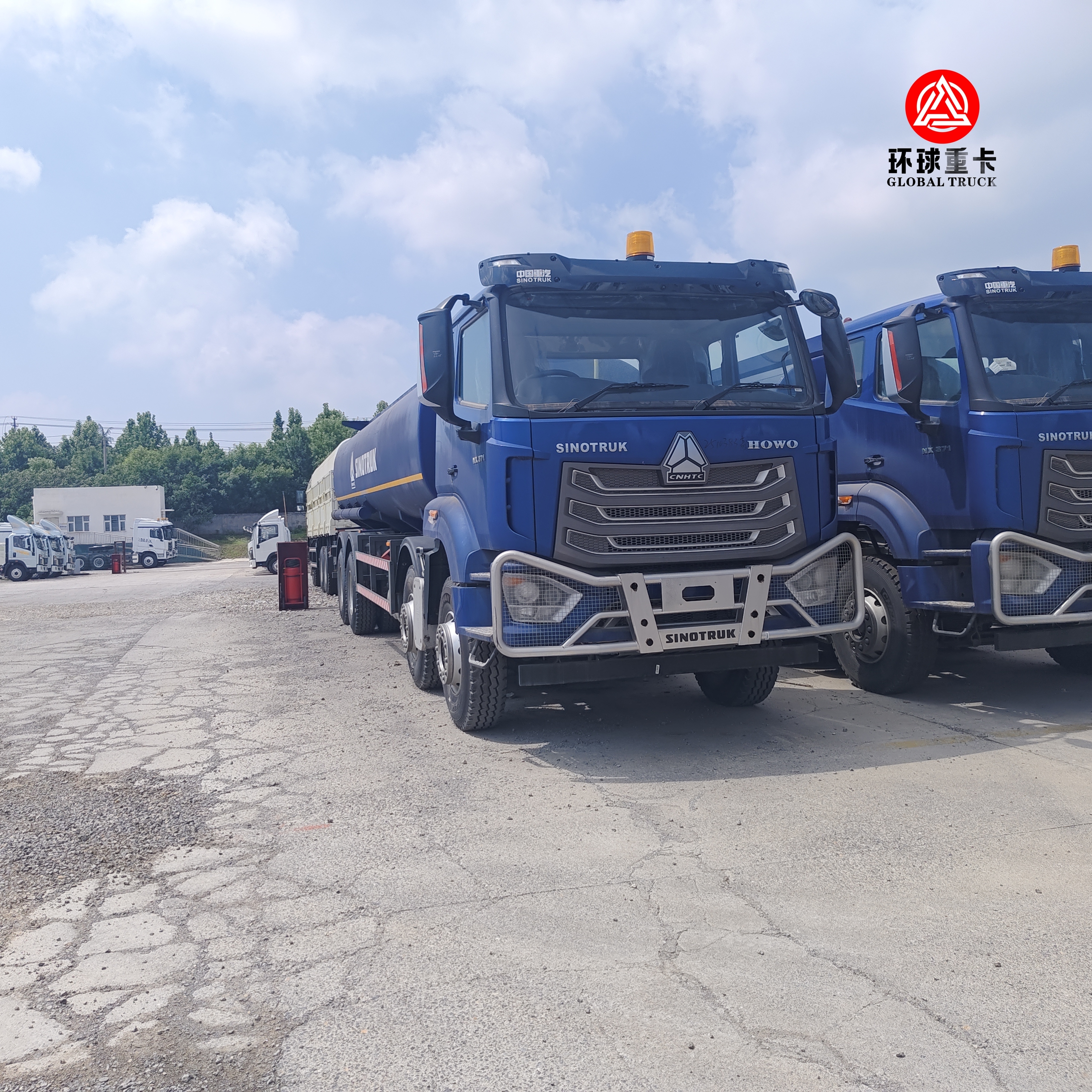 HOWO NX 8x4 30000L Kraftstofftankschiff Schwerlastfahrzeug Diesel Bowser für den nigerianischen Markt