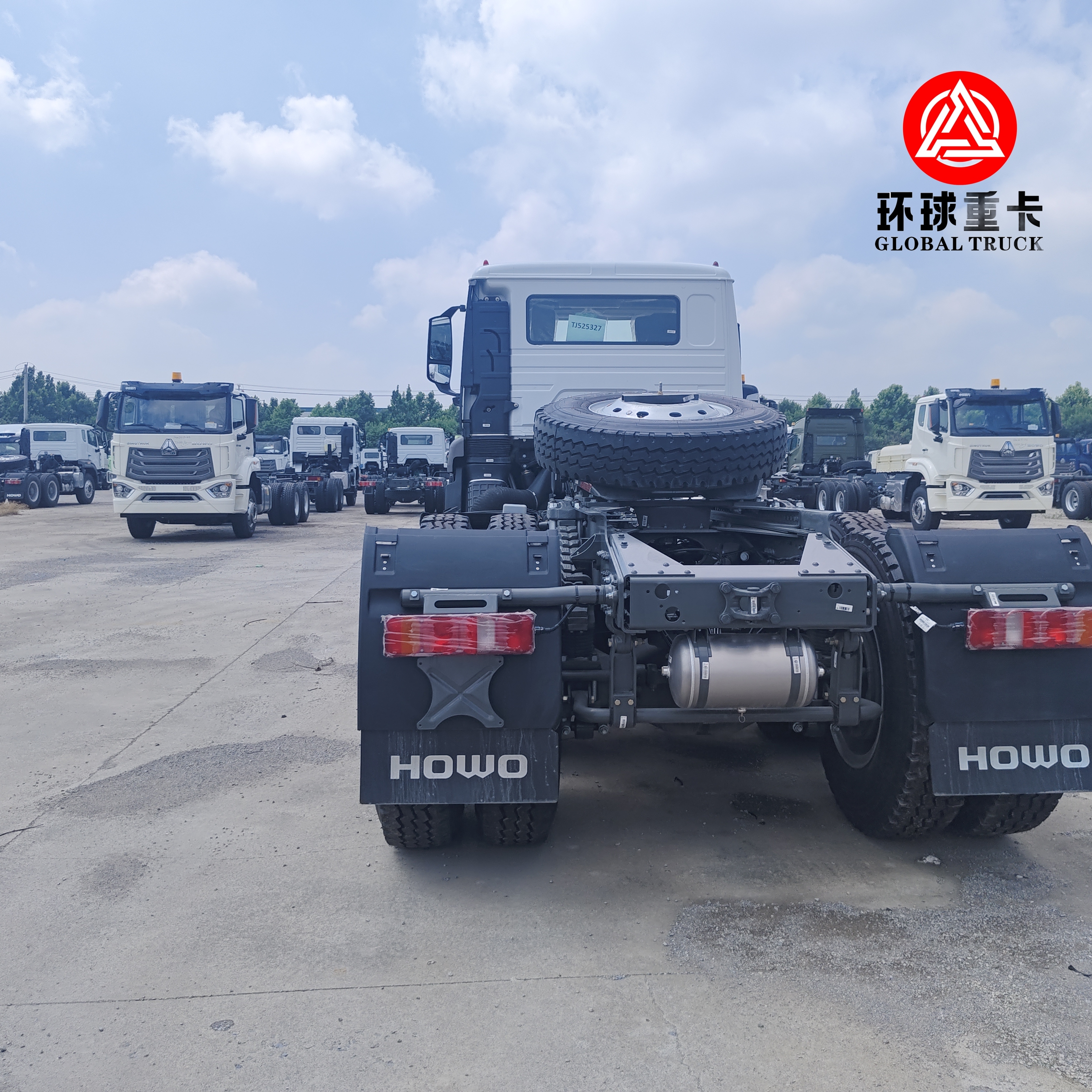 Brandneuer HOWO NX 6x4 Traktorkopf-Lkw mit 371 PS Dieselmotor für den Transport schwerer Güter